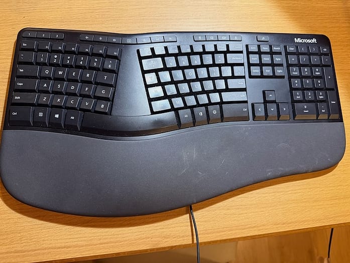 One-piece ergonomic keyboard with 10-key pad included on the right.